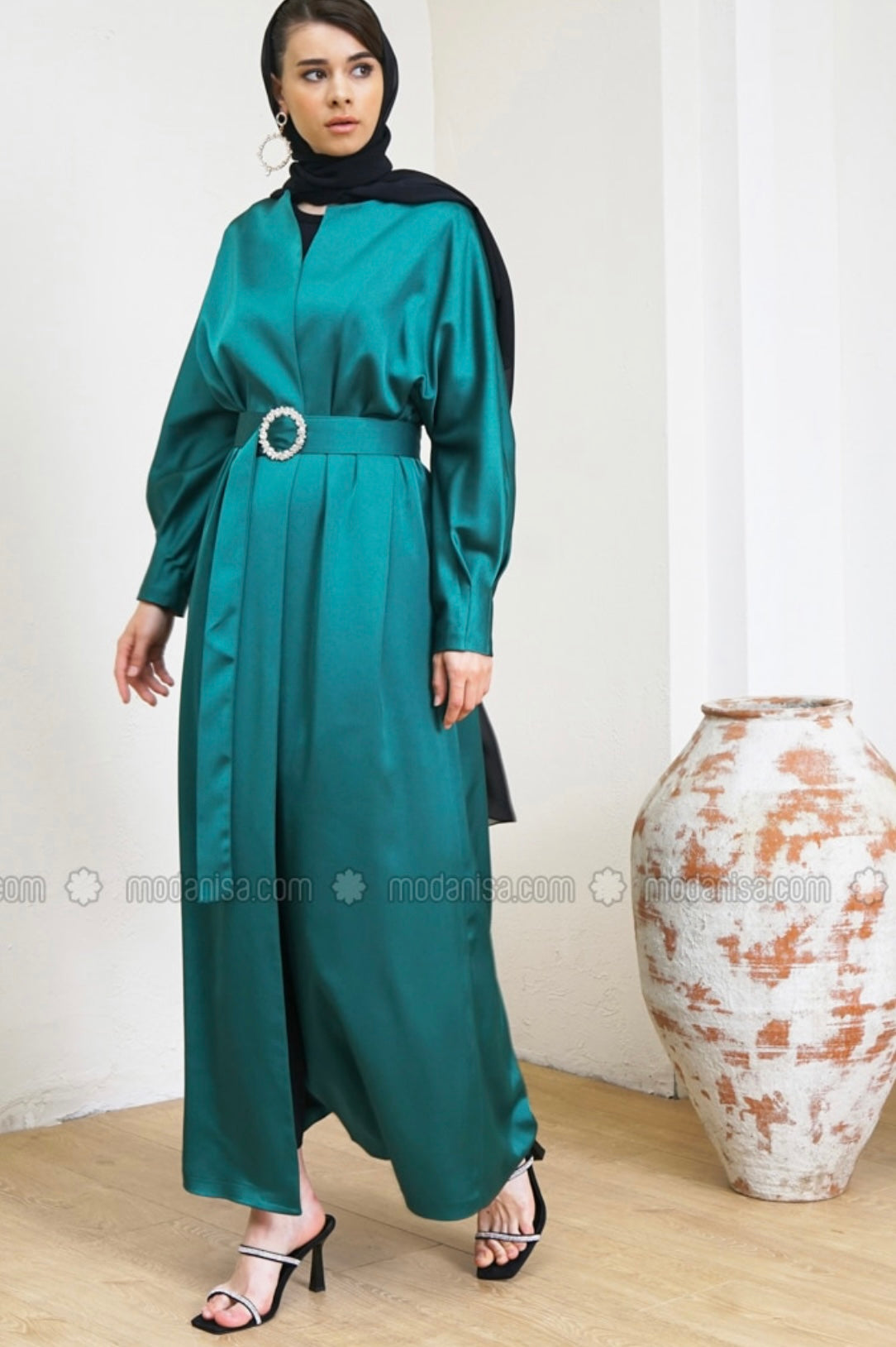 Elegant belted Abaya